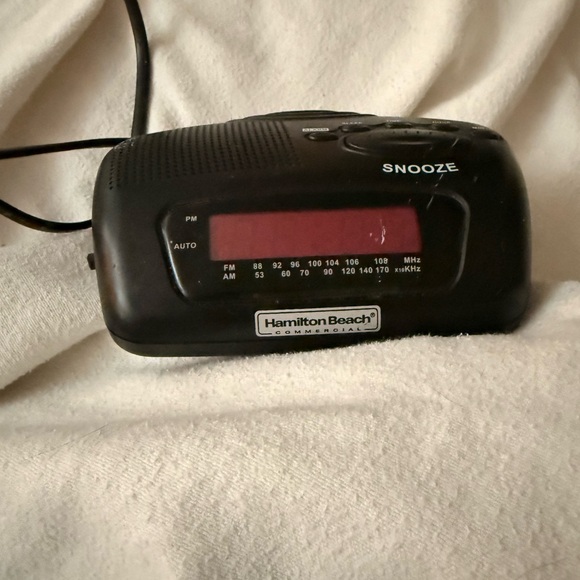 Hamilton Beach Black Digital AM/FM Radio - Picture 1 of 2